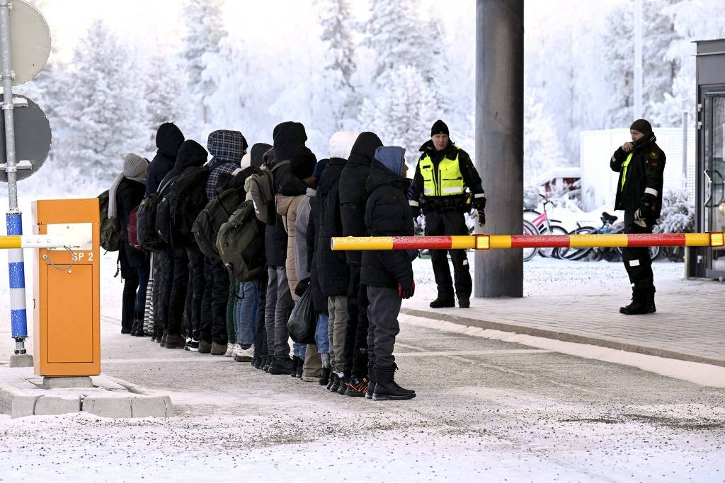 finlandia-acusa-russia-de-usar-refugiados-como-arma-e-limita-fronteiras